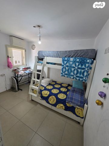 דירה, השקד, רכסים, רכסים