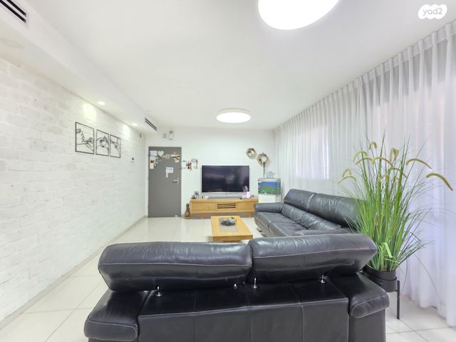 גג/ פנטהאוז, הפרחים, קרית גת