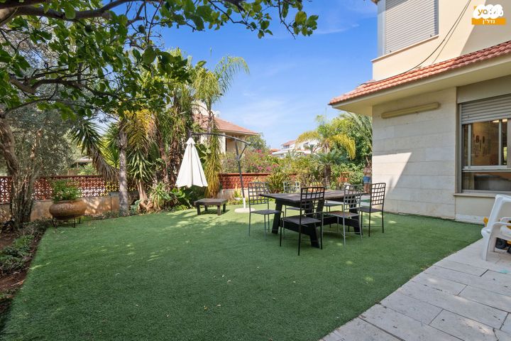 דו משפחתי, פול ברג, קרית חתני פרס נובל, ראשון לציון