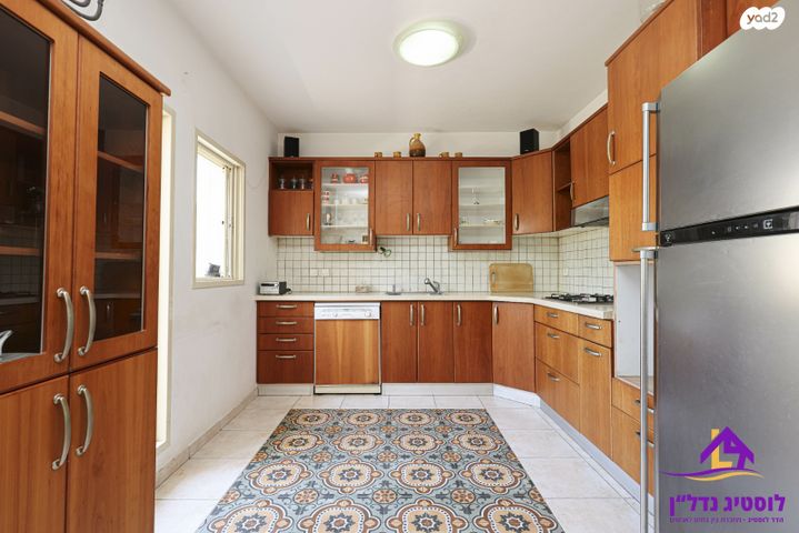 דירה, א.ד. גורדון, הרצליה הצעירה, הרצליה