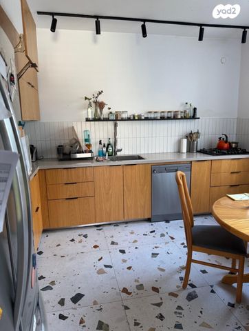 גג/ פנטהאוז, בן ציון דינור, הרצליה הירוקה, נווה עובד, הרצליה