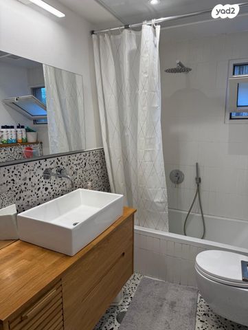 גג/ פנטהאוז, בן ציון דינור, הרצליה הירוקה, נווה עובד, הרצליה