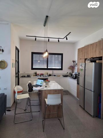 דו משפחתי, פרדס חנה כרכור