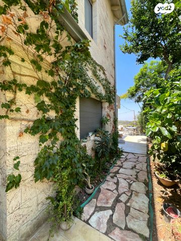 דו משפחתי, מרווה, הר כתרון, צור הדסה