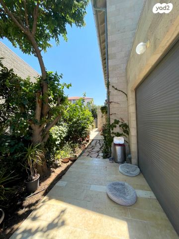 דו משפחתי, מרווה, הר כתרון, צור הדסה