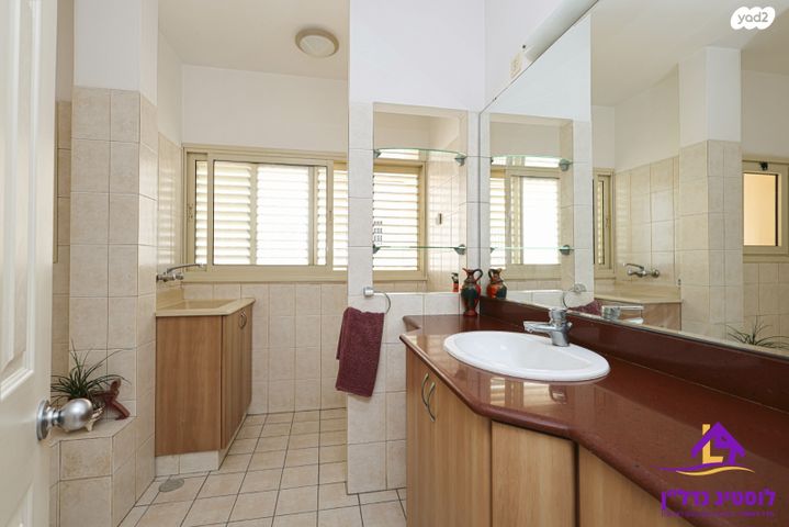 דירה, א.ד. גורדון, הרצליה הצעירה, הרצליה