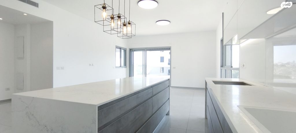 גג/ פנטהאוז, יובלים, האירוס, ראשון לציון