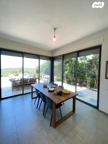 דו משפחתי, מרווה, הר כתרון, צור הדסה