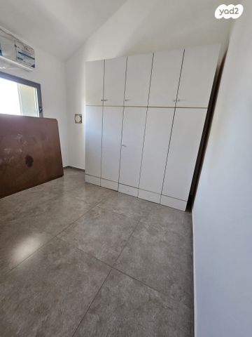 גג/ פנטהאוז, פרחי בר, גבעת זאב