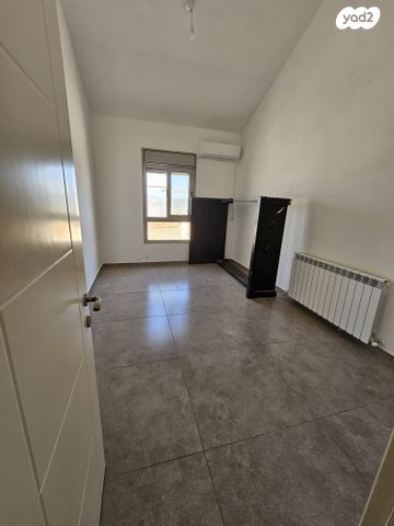 גג/ פנטהאוז, פרחי בר, גבעת זאב