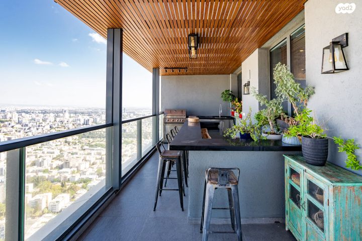 גג/ פנטהאוז, יגאל אלון, תל אביב יפו