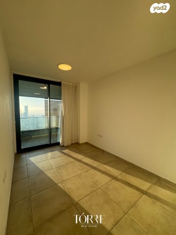 דירה, דרך מנחם בגין 158, מונטיפיורי, הרכבת, תל אביב יפו