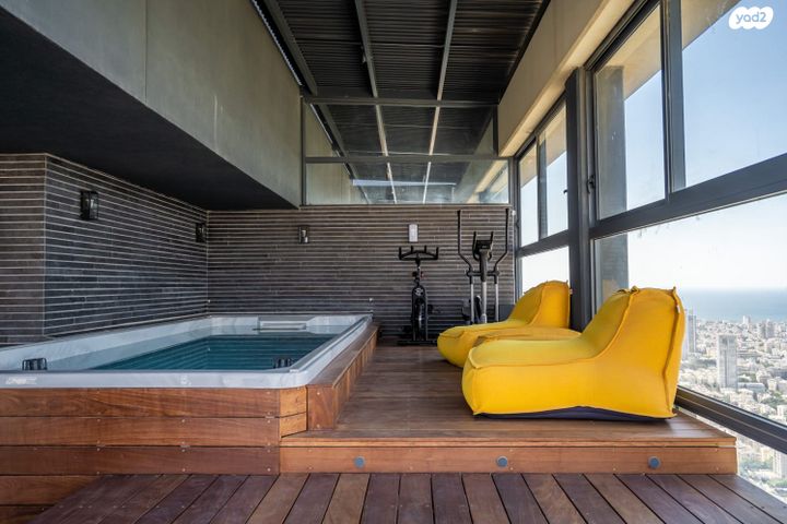 גג/ פנטהאוז, יגאל אלון, תל אביב יפו