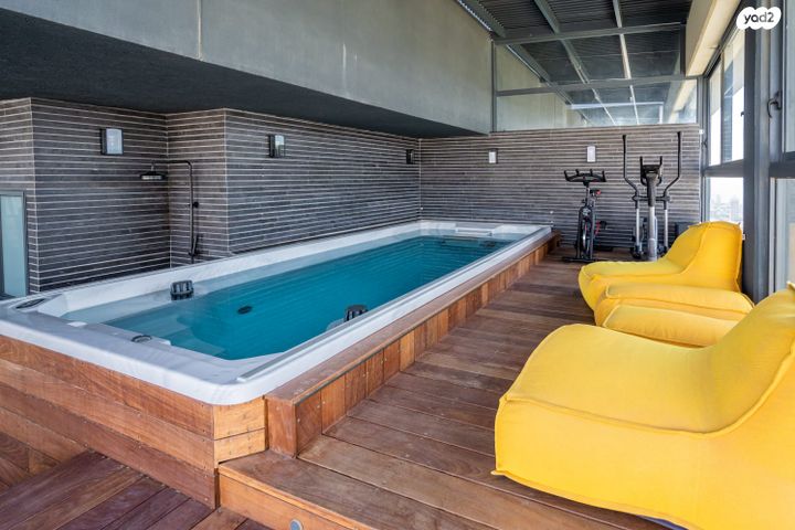 גג/ פנטהאוז, יגאל אלון, תל אביב יפו