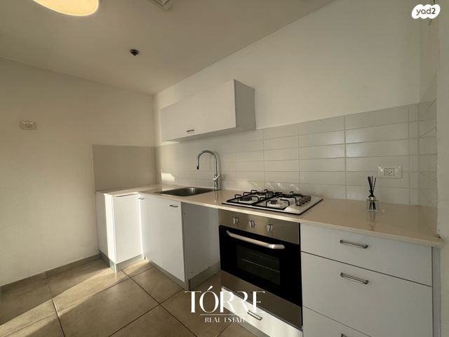 דירה, דרך מנחם בגין 158, מונטיפיורי, הרכבת, תל אביב יפו