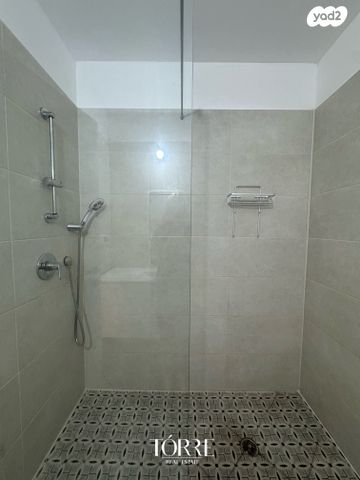 דירה, דרך מנחם בגין 158, מונטיפיורי, הרכבת, תל אביב יפו