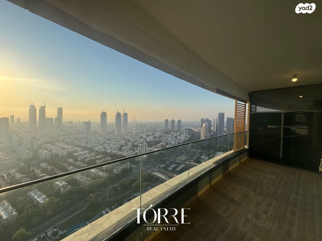 דירה, דרך מנחם בגין 158, מונטיפיורי, הרכבת, תל אביב יפו