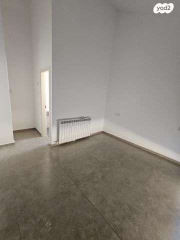 גג/ פנטהאוז, פרחי בר, גבעת זאב