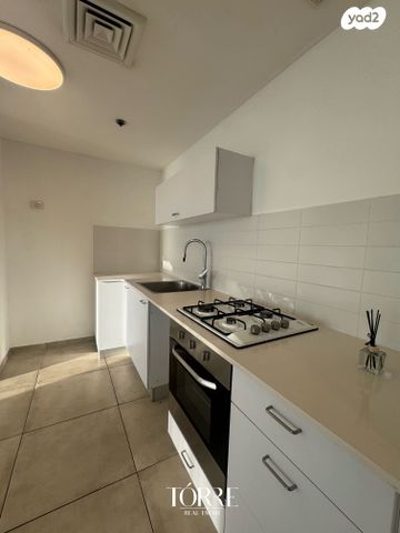 דירה, דרך מנחם בגין 158, מונטיפיורי, הרכבת, תל אביב יפו