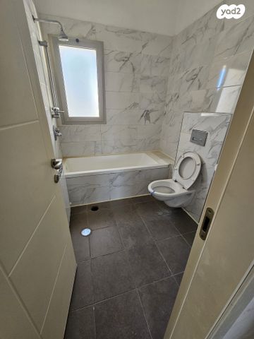 גג/ פנטהאוז, פרחי בר, גבעת זאב