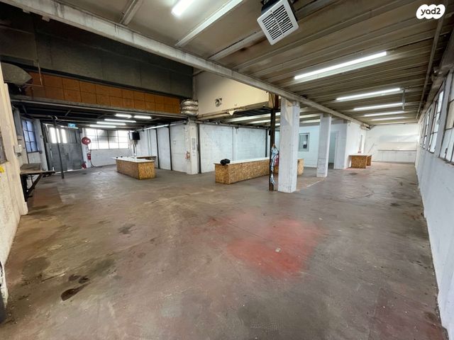 מונטיפיורי, הרכבת