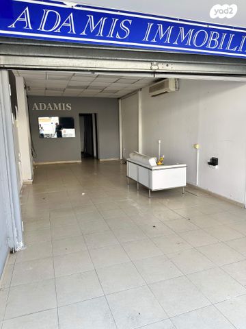 חנויות/ שטח מסחרי