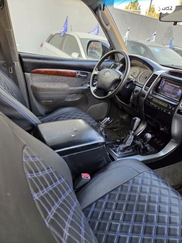 טויוטה לנד קרוזר