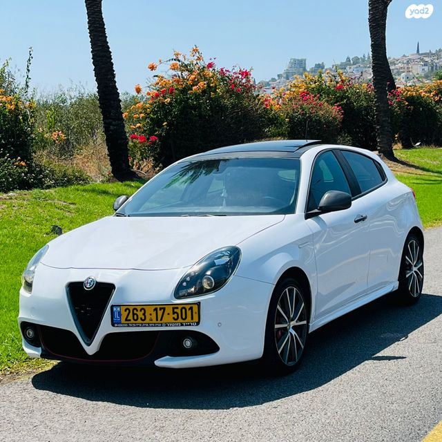 מודעת רכב אלפא רומיאו ג'ולייטה