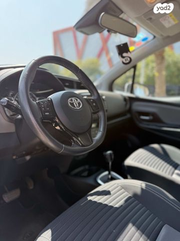 טויוטה יאריס