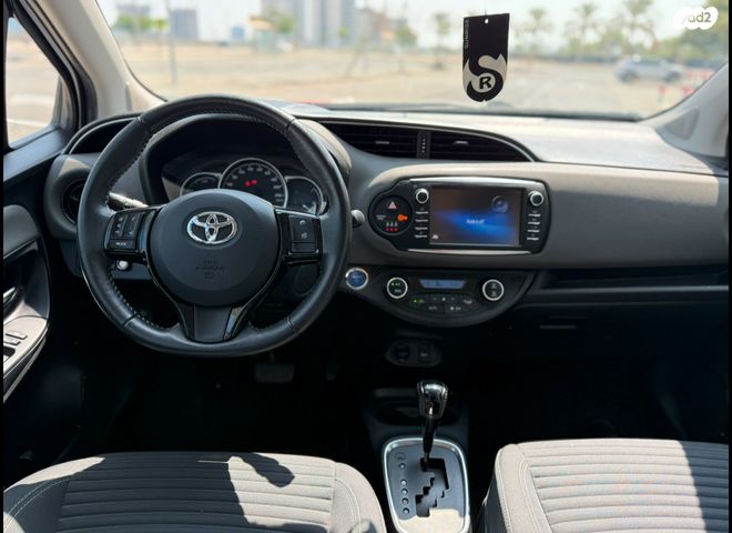 טויוטה יאריס