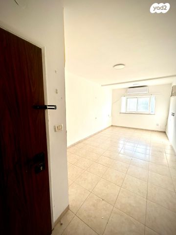 דירה, המייסדים 56, שאר העיר, מנחמיה