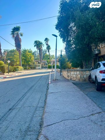 דירה, המייסדים 56, שאר העיר, מנחמיה