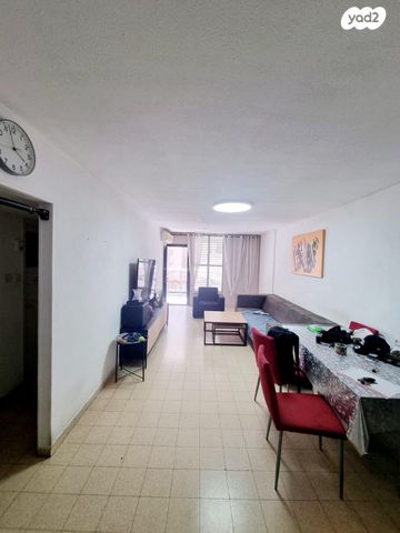 דירה, שדרות בר אילן 37, דרום מערב ותיק, בת ים