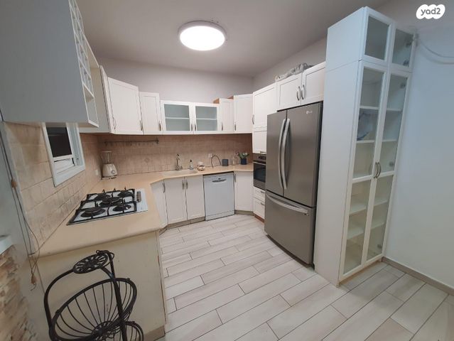 קיבוץ גלויות 18