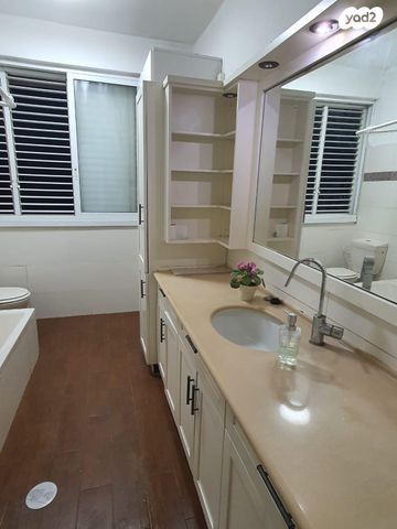 דירה, קיבוץ גלויות 18, רסקו ב', חולון