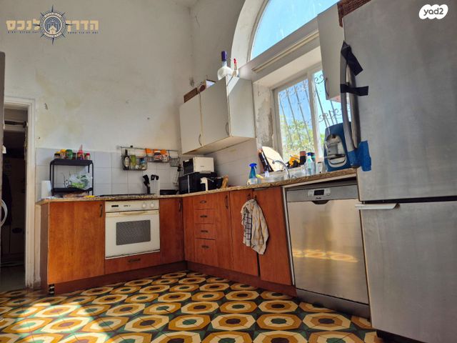 דירת גן, שפינוזה, שיכון גג, אזור