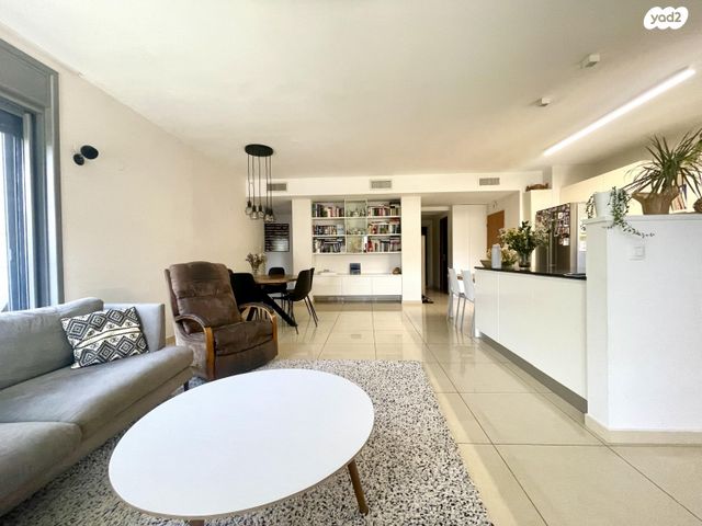 דירה, נווה גן, רמת השרון