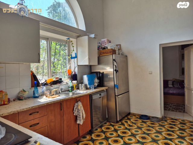 דירת גן, שפינוזה, שיכון גג, אזור