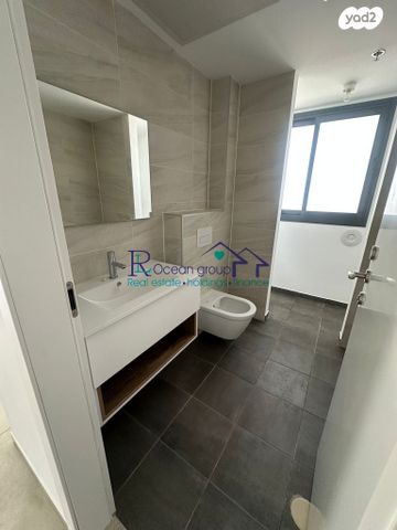 דירה, אמנון ליפקין שחק, נוף הטיילת, נתניה