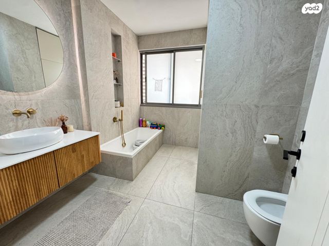 דירה, רחובות הצעירה, רחובות