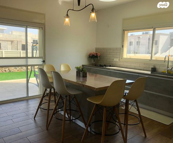 דו משפחתי, רובע 10 חן, קצרין