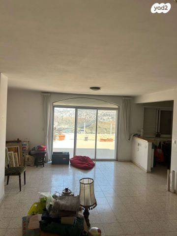 דירה, הדישון, מלחה, מנחת, ירושלים