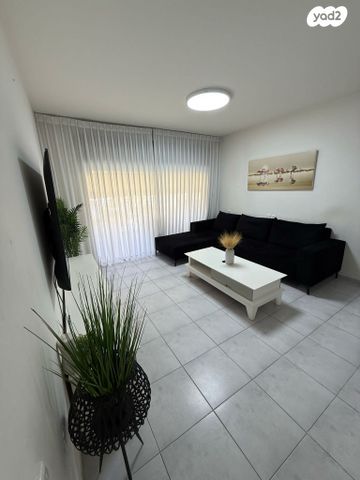 דירה, דרך האילנות, גדרה הצעירה, גדרה