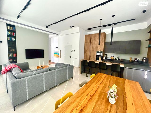 דירה, אריאל שרון 10, סיטי, גבעתיים