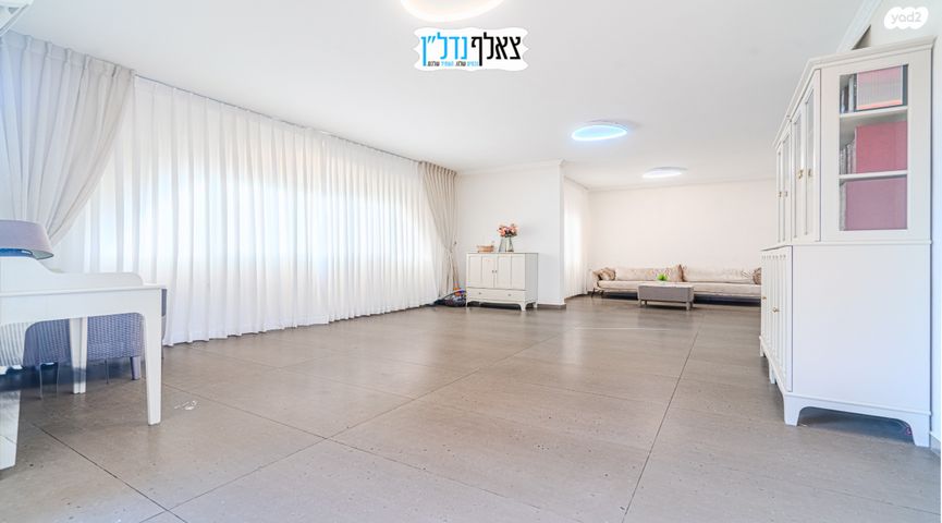 גג/ פנטהאוז, הטייסים, אפרידר, אשקלון