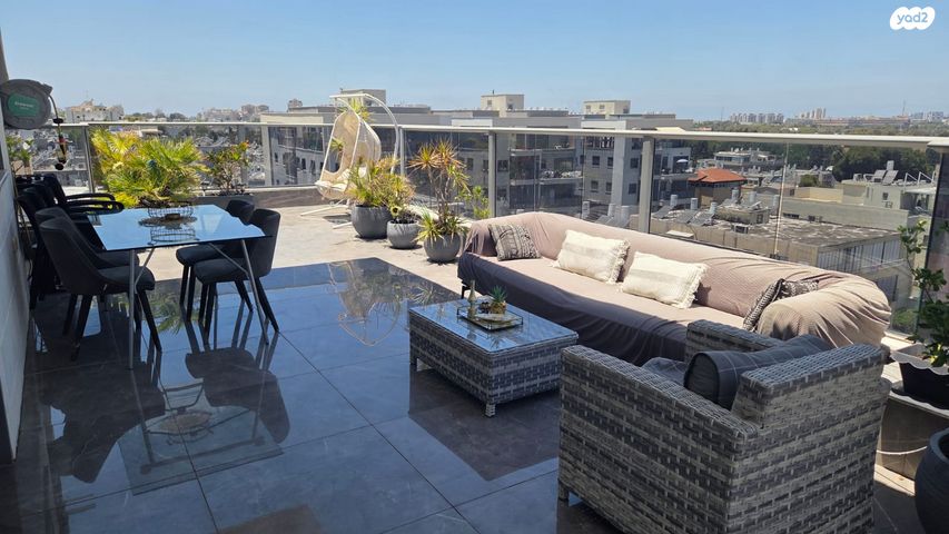 גג/ פנטהאוז, חולון