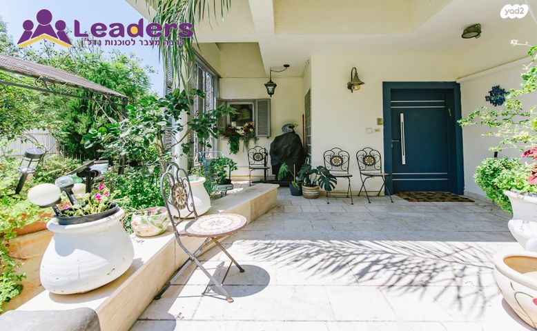 בית פרטי/ קוטג', הסנונית, לב הפארק, רעננה