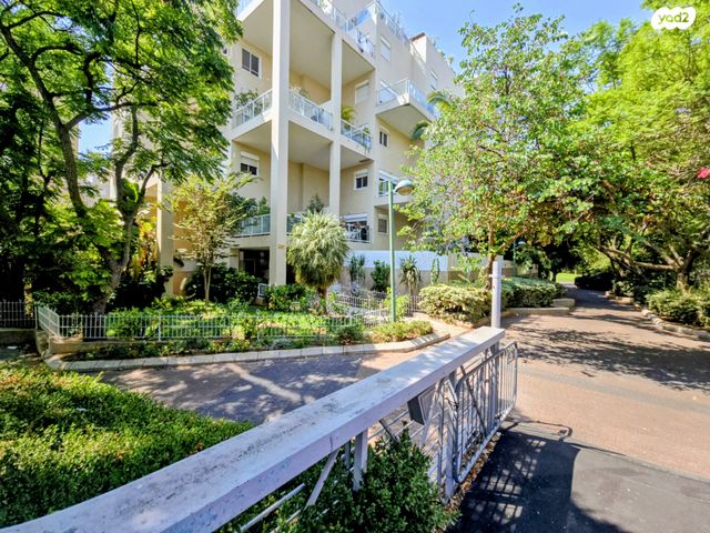 דירת גן, הכרמל, כפר סבא