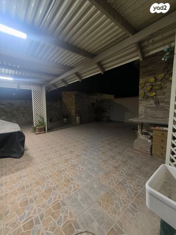 דו משפחתי, מעוף, ערד