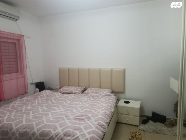 פתח תקווה 76